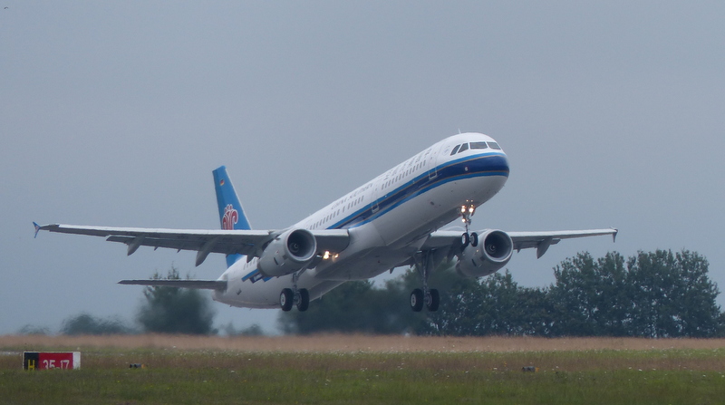 A321-231, China Southern Airlines D-AZAT, B-1847 le 28.07.2014 & 08.08.14 - Page 2 P1100819