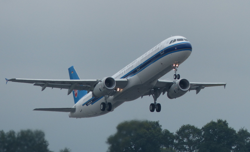 A321-231, China Southern Airlines D-AZAT, B-1847 le 28.07.2014 & 08.08.14 - Page 2 P1100821