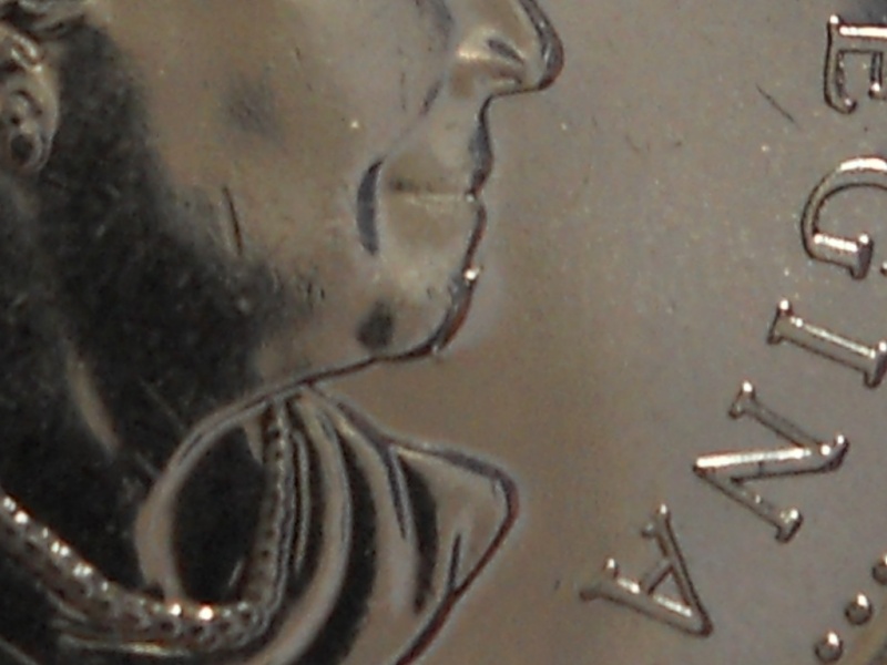 2010 - Coin Fendillé au Menton de la Reine (Die Crack)  5_cent12