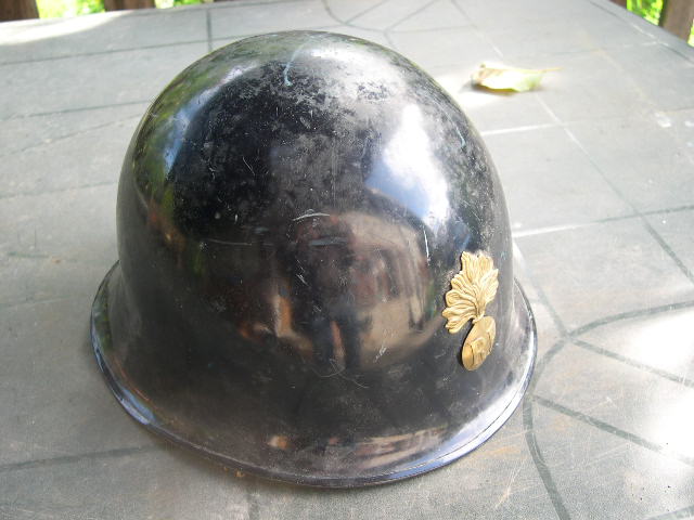 un petit casque de la police nationale 1968 - merci Papa!!! Casque10