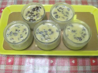 Petits pots de crème pâtissière aux raisins secs + photos. Petits18