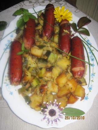 Saucisses fumées aux courgettes et pommes de terre. + photos. Saucis12