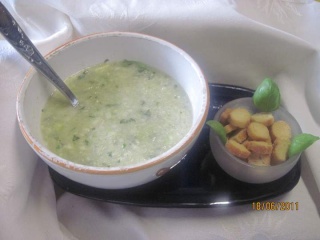 Soupe de pommes de terre, courgettes, basilic et crème + photos. Soupe_11