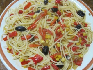 Spaghettis aux poivrons rouges et maïs.+ photos. Spaghe15