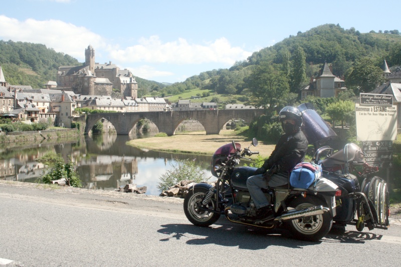 Photos de vous et de votre moto devant ....un château  - Page 7 Aout2015