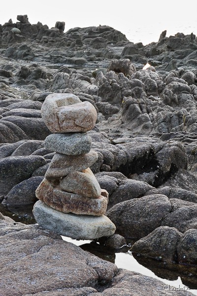 Empilements de pierres ou cairns contemporains  - Page 2 Empil210