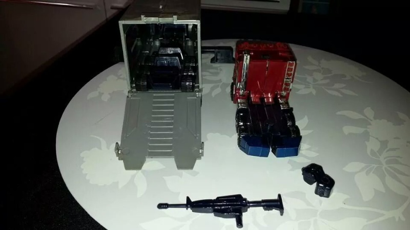Collection Transformers de sylv1 (AOE, CHUG, TF PRIME, BH, MP, LABELS INDÉS ET G1.. ) Img_1127