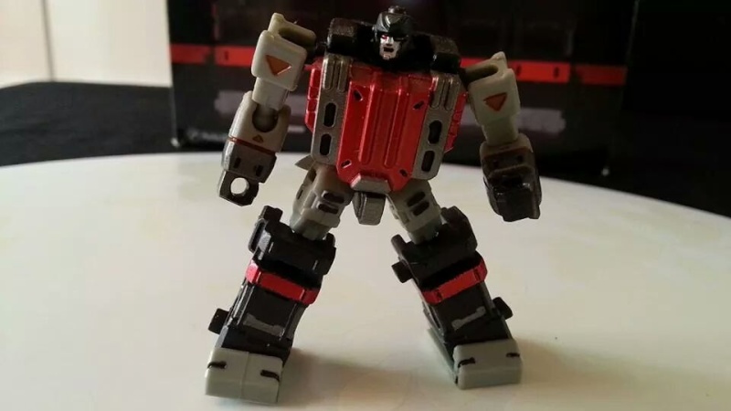 Collection Transformers de sylv1 (AOE, CHUG, TF PRIME, BH, MP, LABELS INDÉS ET G1.. ) Img_1260