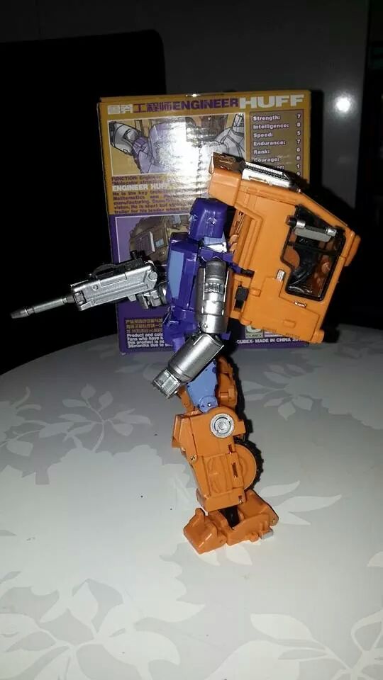 Collection Transformers de sylv1 (AOE, CHUG, TF PRIME, BH, MP, LABELS INDÉS ET G1.. ) Img_1727