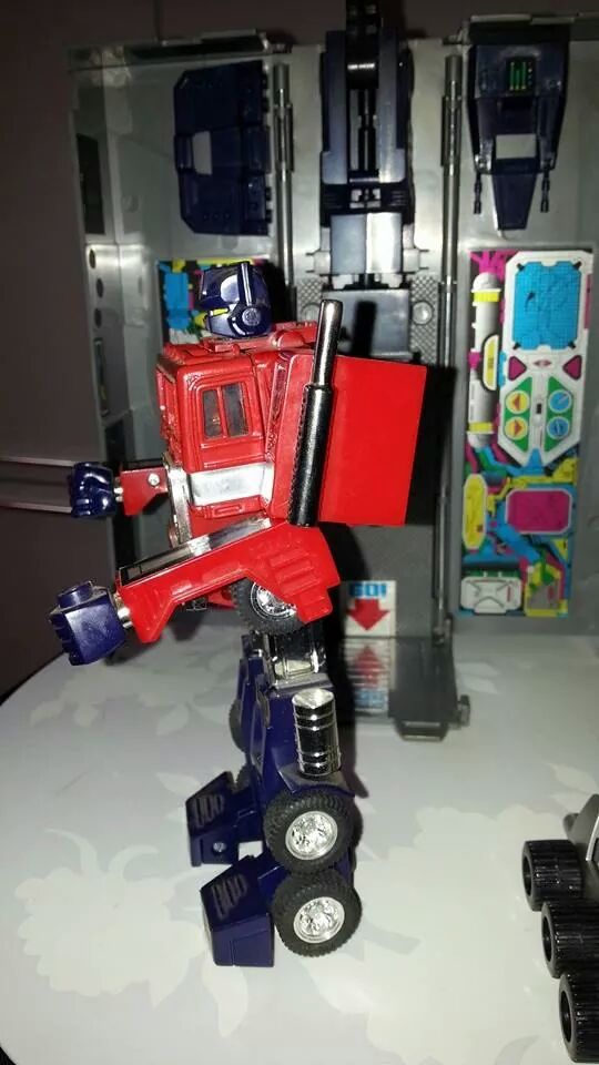 Collection Transformers de sylv1 (AOE, CHUG, TF PRIME, BH, MP, LABELS INDÉS ET G1.. ) Img_1932