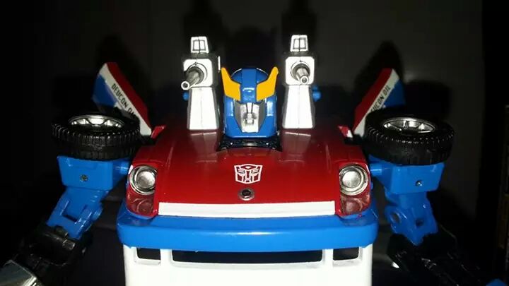 Collection Transformers de sylv1 (AOE, CHUG, TF PRIME, BH, MP, LABELS INDÉS ET G1.. ) Img_2143