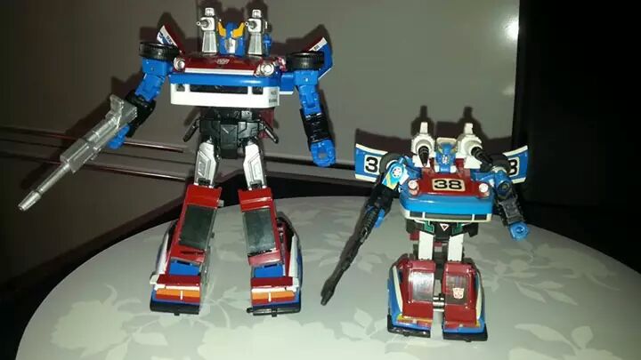 Collection Transformers de sylv1 (AOE, CHUG, TF PRIME, BH, MP, LABELS INDÉS ET G1.. ) Img_2144