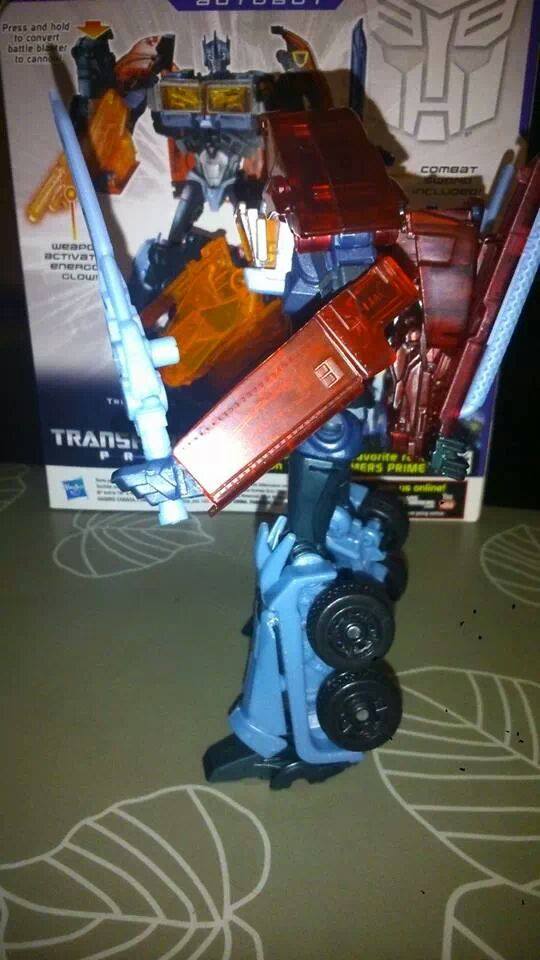 Collection Transformers de sylv1 (AOE, CHUG, TF PRIME, BH, MP, LABELS INDÉS ET G1.. ) Img_2220