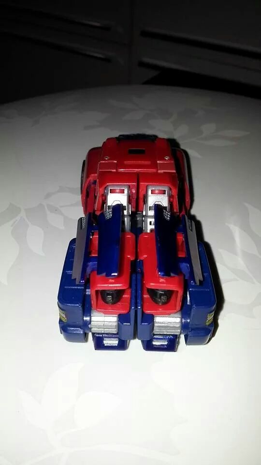 Collection Transformers de sylv1 (AOE, CHUG, TF PRIME, BH, MP, LABELS INDÉS ET G1.. ) Img_2715