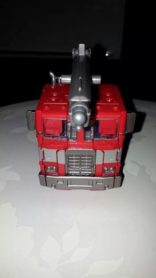 Collection Transformers de sylv1 (AOE, CHUG, TF PRIME, BH, MP, LABELS INDÉS ET G1.. ) - Page 2 Img_4214