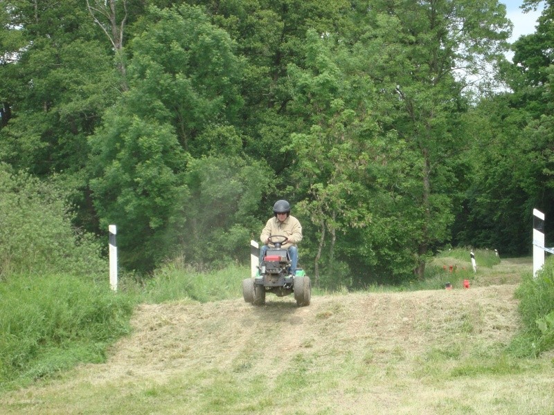 course de tondeuse Dsc04210