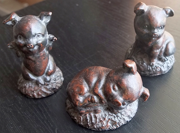 3 little pigs, Shelf pottery? Pigs10