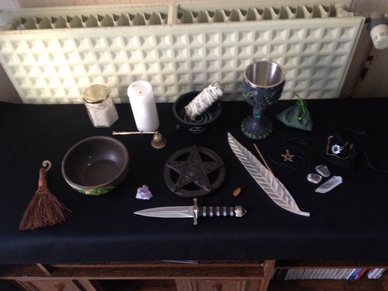 Mon nouvel autel et tous mes outils magiques 00110