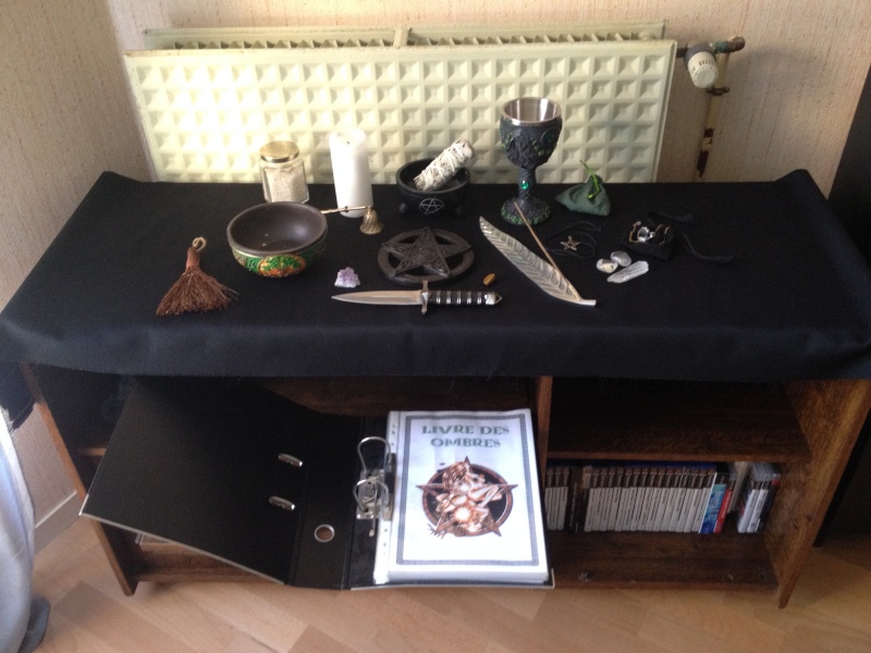 Mon nouvel autel et tous mes outils magiques 00410