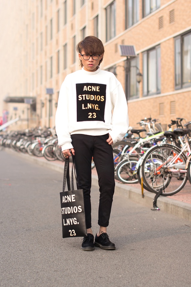 Street Style inspirations ...T-shirt with a capital T in front T-shir10