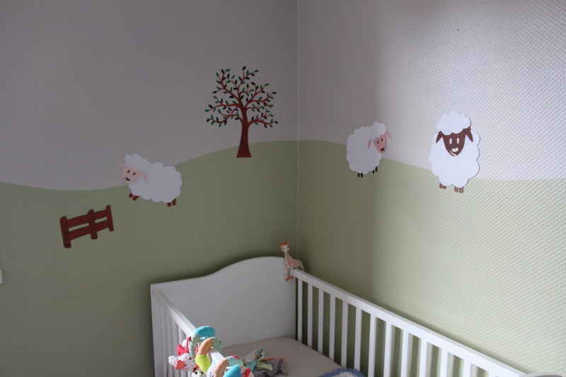 Chambre bébé : thème moutons - Premières photos P4 - Page 3 Mur1_310