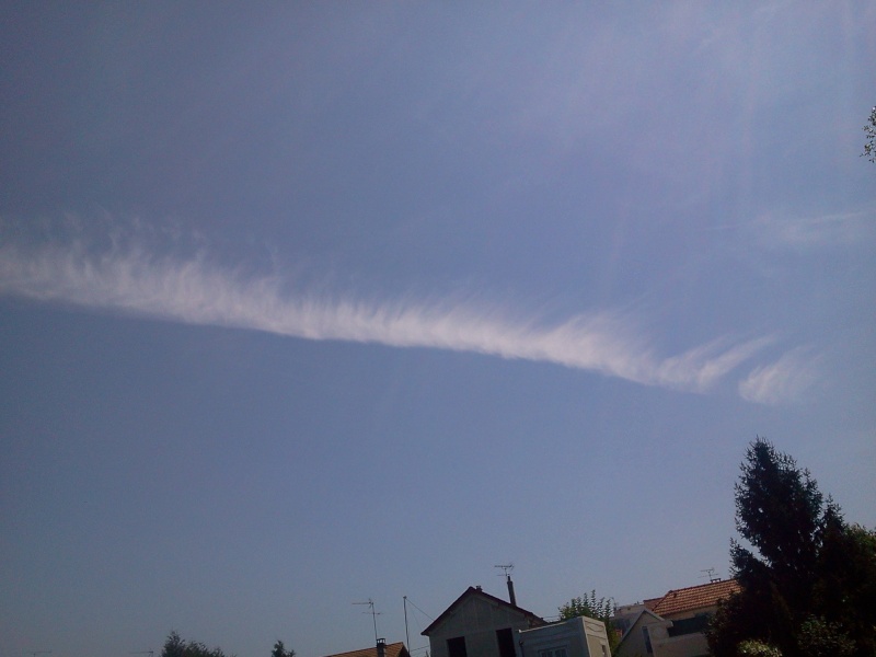  31 Jullet : Chemtrails ou simple nuage ? 2014-016