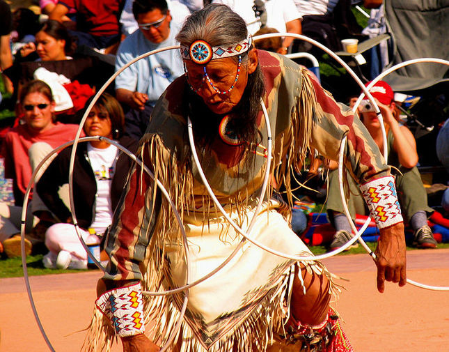Соревнования по индейскому танцу с обручем Heard-10