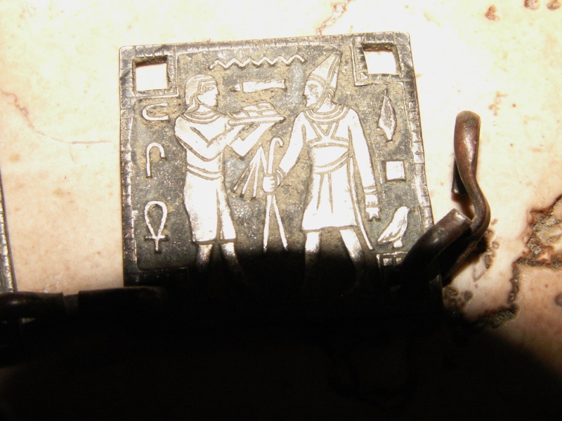 Eléments de ceinture métallique motifs égyptiens Pict0177