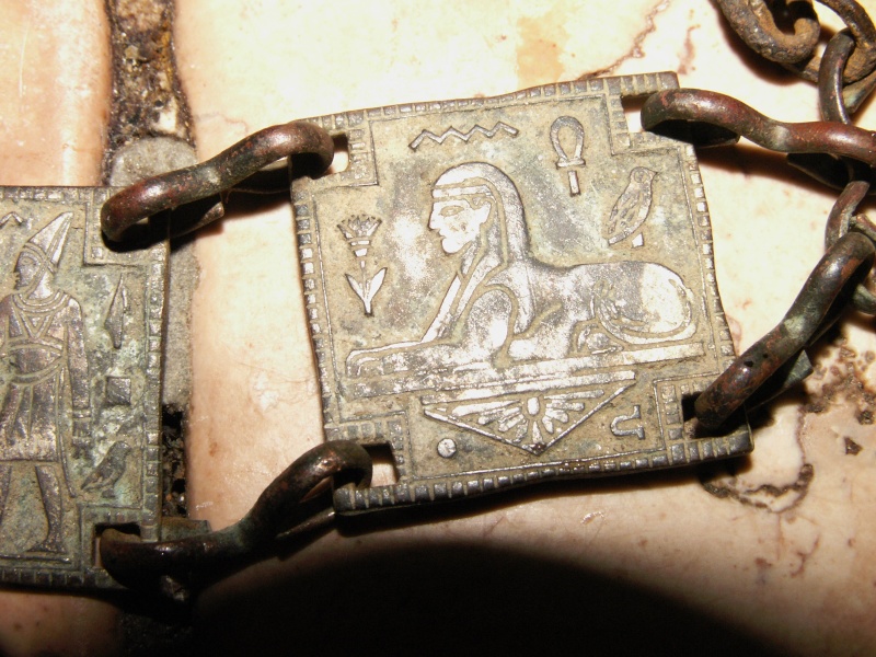Eléments de ceinture métallique motifs égyptiens Pict0178