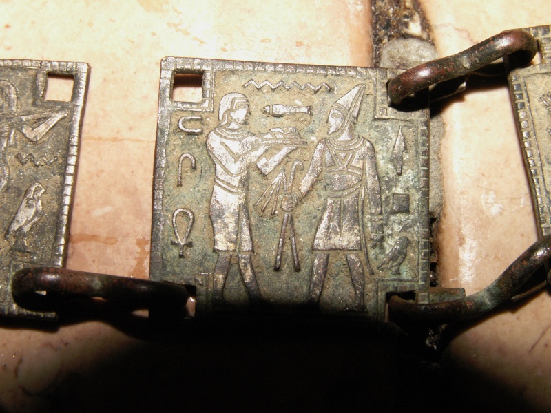 Eléments de ceinture métallique motifs égyptiens Pict0179