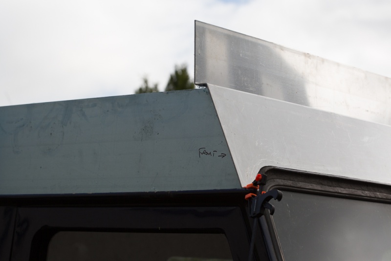 Home made lifting roof on a 110 Defender Lr_roo23