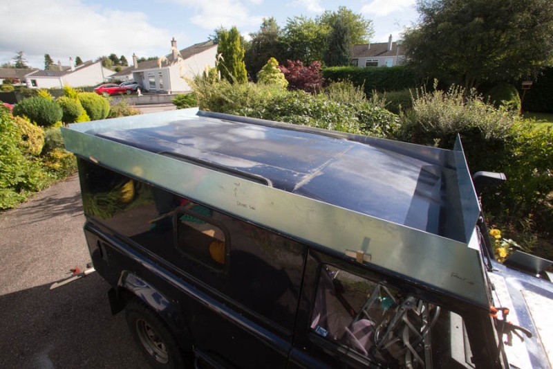 Home made lifting roof on a 110 Defender Lr_roo25