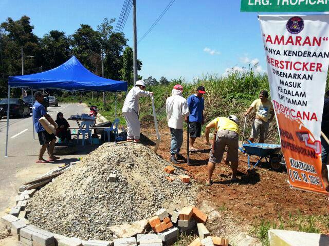 Gotong-royong menyimen tapak pondok SRS -1nov2014 Photo141