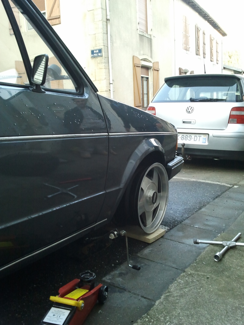 Un garage qui déborde sur la rue 2012-017