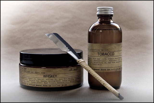 Les petits artisans du savon à barbe Iwasak10