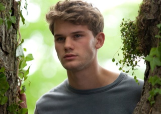 Jeremy Irvine Weight and Height, Size | Body measurements Jeremy10