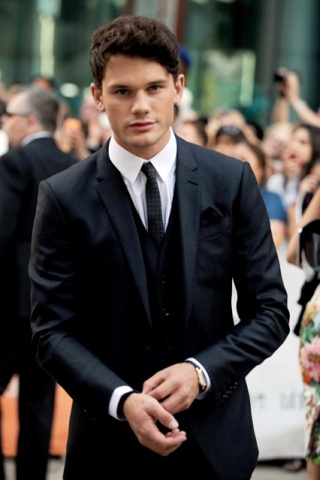 Jeremy Irvine Weight and Height, Size | Body measurements Jeremy11