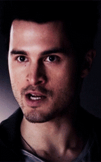 Lorenzo "Enzo" (Michael Malarkey) A_512