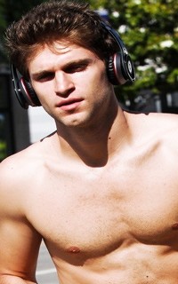 Toby Cavanaugh [Keegan Allen] A_719