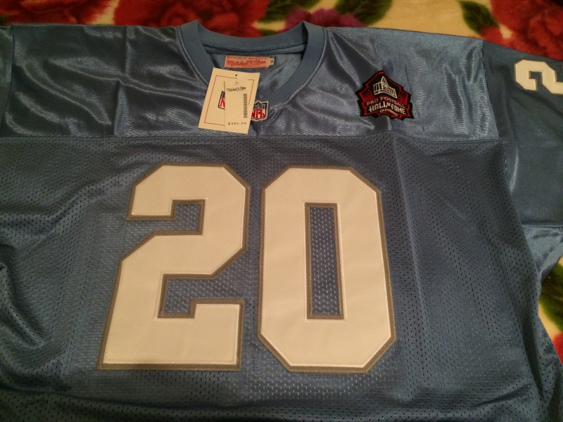 please help asap did I by a fake jersey barry sanders jersey Photo11