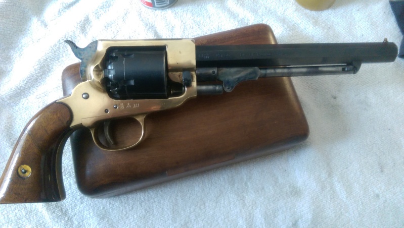 Mon vieux Revolver NAVY Imag0315