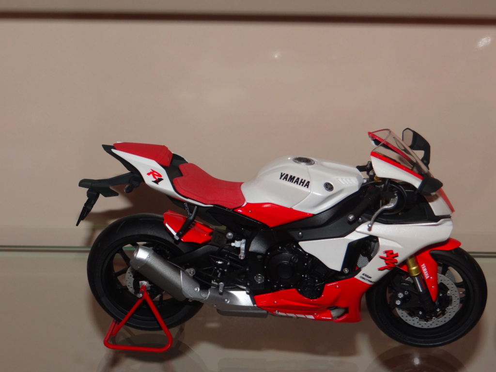 R1 20 ème anniversaire (swiss) (tamiya 14133) 10210