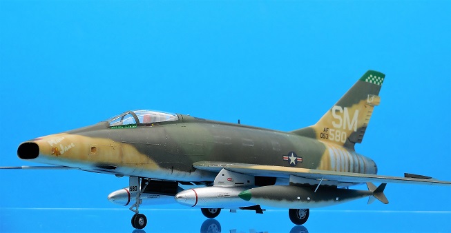 F-100 D Super Sabre Vietnam 1/72 Dscn6913