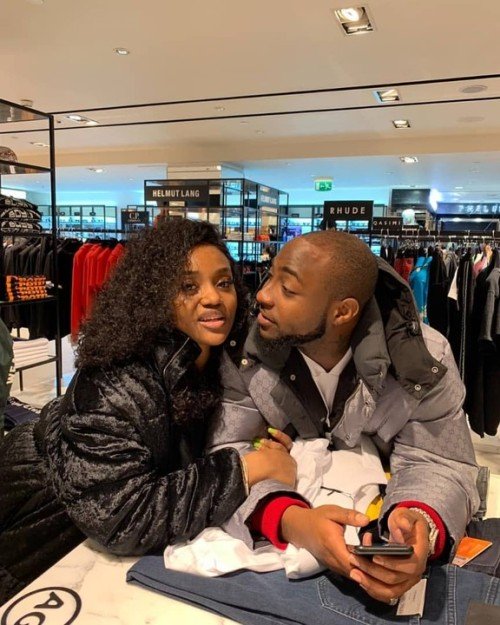 “I Am In The Delivery Room” – Davido Says As Chioma Is About To Give Birth (Drop Your Prayer For Them) 85860210