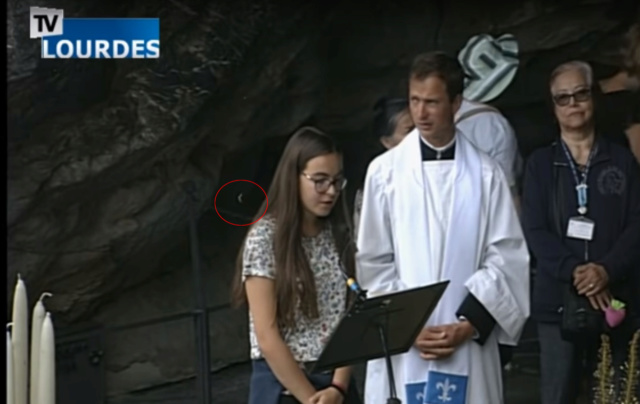 Phénomènes étranges à Lourdes pendant le rosaire Lumier11