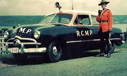 Ford 1949 mounted Canadian police de 1950 B7e06910