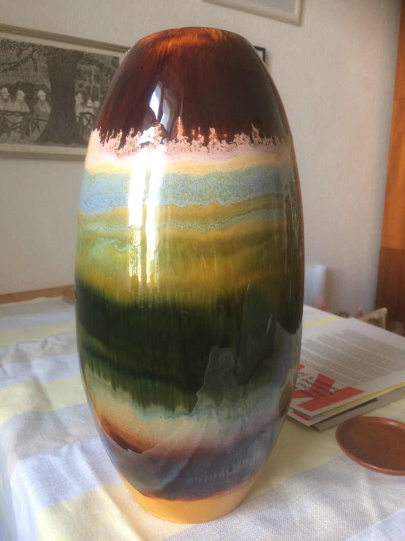 Possibly German (DDR?) (mid-century?) vase - marked but unable to identify Vase110