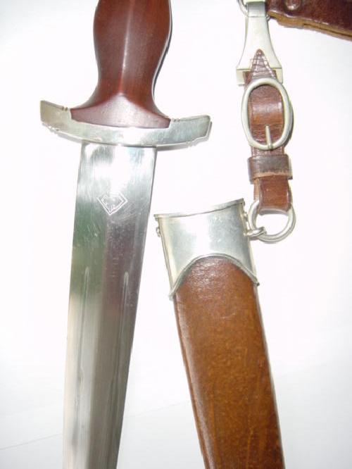 Dague SA "33" avec foureau gainé de cuir Fourre12