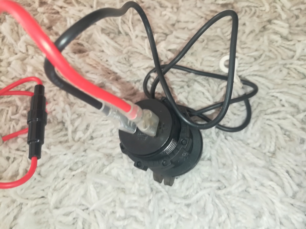 Test d'une prise moto USB - voltmètre + interrupteur on/off. Img_2019