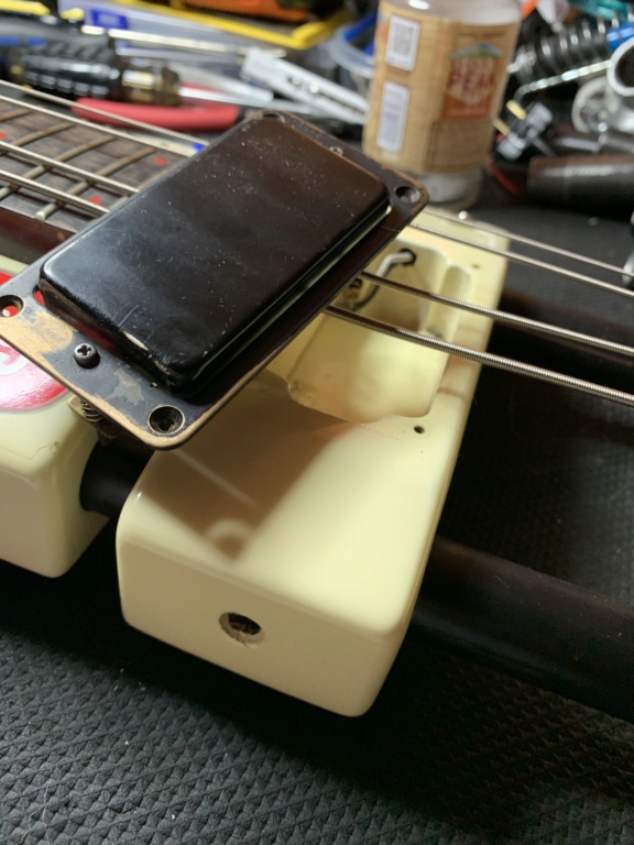 The Rail Bass (1985, white body color, black hardware) Tension knob replacement 60179111